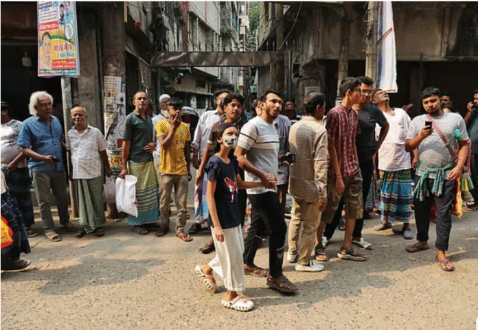 ভূমিকম্পে নিহত ১০, আহত ছয় শতাধিক, আতঙ্ক