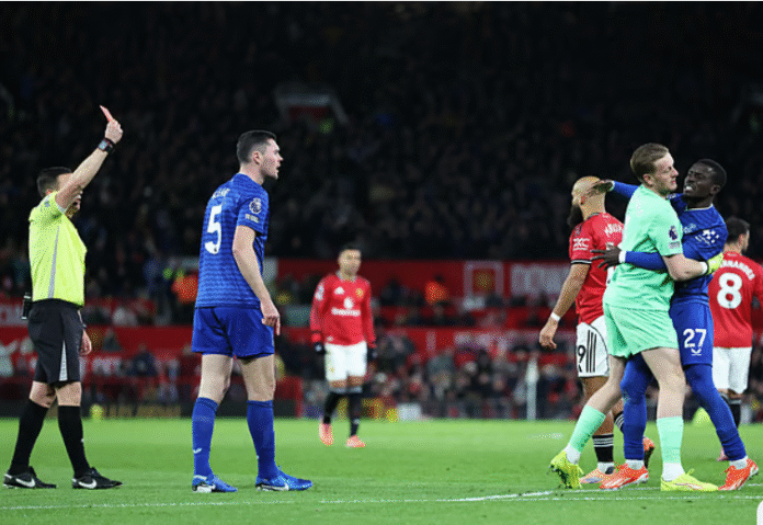 সতীর্থকে চড় মেরে লাল কার্ড, ১০ জনের এভারটনের বিপক্ষে হার ইউনাইটেডের
