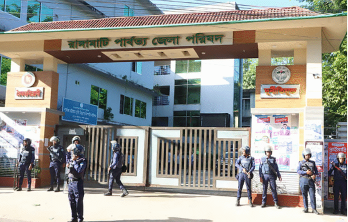 রাঙামাটিতে ৩৬ ঘণ্টার হরতাল শুরু, যান চলাচল বন্ধ রাঙামাটিতে ৩৬ ঘণ্টার হরতাল শুরু, যান চলাচল বন্ধ